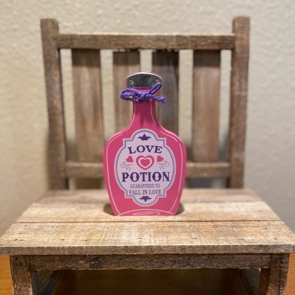 Valentine’s Day Love Potion Bottles Set of 2, Guaranteed To Fall In Love Sign - Picture 9 of 16